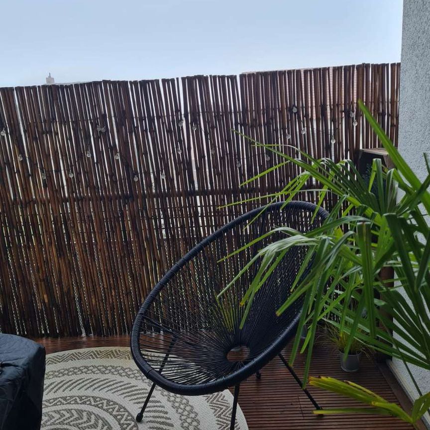 Renovierte 2 Zimmer-Wohnung mit EBK, Balkon und Außenstellplatz in KL-Erlenbach - Photo 1