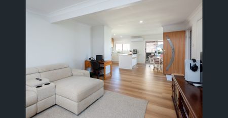 COOMBABAH - MODERN FAMILY HOME IN QUIET CUL-DE-SAC - Photo 4