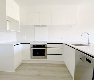 Charming 3BR Townhouse in Favona - Photo 5