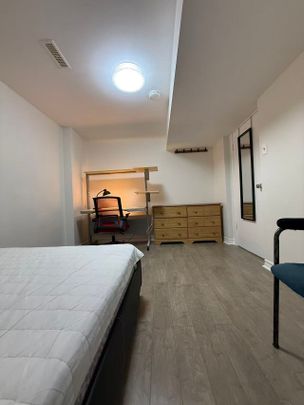 For Lease - 16 Farmington Crescent Unit# Bsmt, Toronto, Ontario - Photo 1