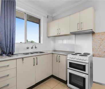 2 Bedroom Unit in the Heart of Canley Vale - Photo 3