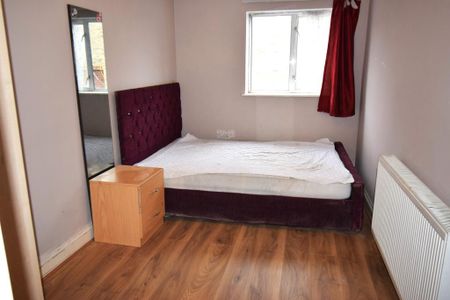 3 bedroom flat to rent - Photo 5