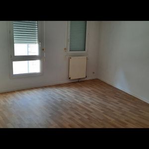 Location Appartement 3 pièces 62 m² Issoudun - Photo 2