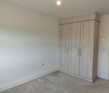 3 bedroom semi-detached house to rent - Photo 6