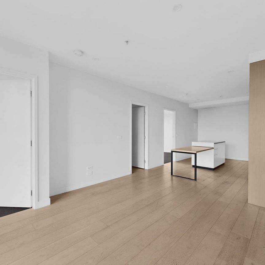 Modern Apartment with Spectacular Rooftop Views - Photo 1