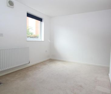 1 bedroom ground floor flat to rent - Photo 2