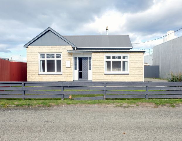 LARGE FAMILY HOME - Photo 1