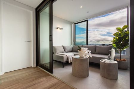 Modern, Warm & Spacious - Photo 5