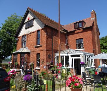 6 bedroom terraced house to rent - Photo 2