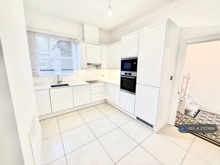 3 bedroom semi-detached house to rent - Photo 5