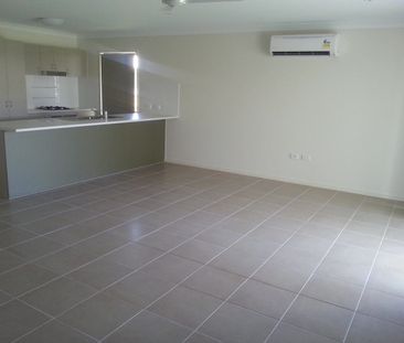 BIG FOUR BEDROOM HOME WITH DOUBLE GATES - Photo 2