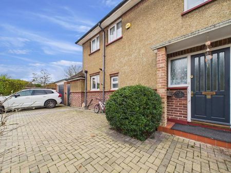 3 bedroom semi-detached house to rent - Photo 5