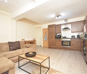 3 bedroom flat to rent - Photo 2