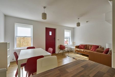 17 Lyle Road, Ballyholme, Bangor, BT20 5LU - Photo 2