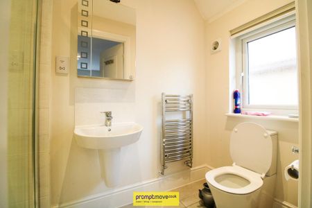 4 bedroom detached house to rent - Photo 4