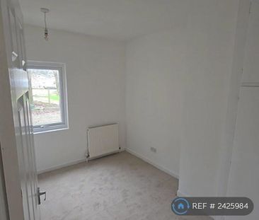 2 bedroom semi-detached house to rent - Photo 3