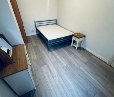 4 bedroom terraced house to rent - Photo 3