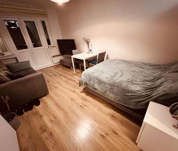 Studio to rent - Photo 6