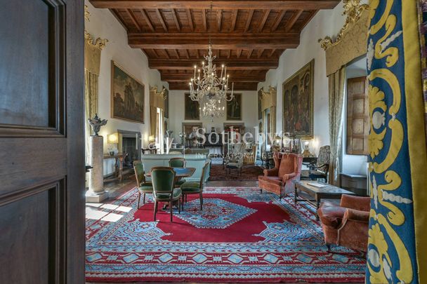 Majestic historical villa in the heart of Tuscany - Photo 1