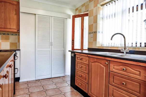 2 bedroom detached bungalow to rent - Photo 1