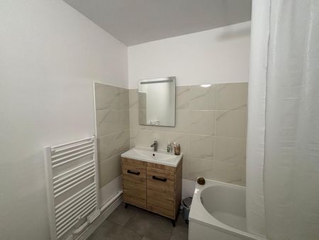 Location Appartement 4 pièces 90m² EQUEURDREVILLE HAINNEVILLE 50120 - Photo 4