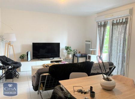 Location Appartement 2 pièces 47m² MONTAUBAN 82000 - Photo 2