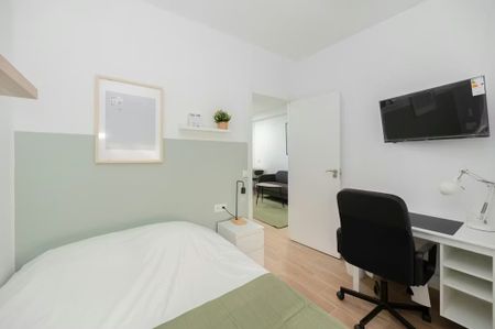 Calle Cristo de la Epidemia, Málaga, Andalusia 29013 - Photo 4