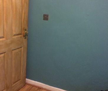 Room in a Shared House, Newbury Park, IG2 - Photo 4