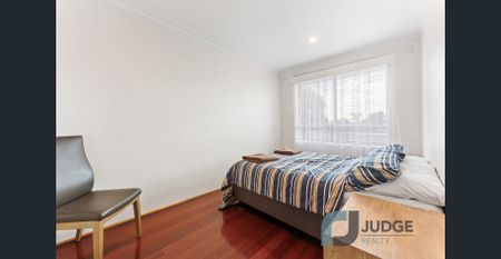 Modern Two Bedroom Apartment - Photo 3