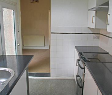 2 bedroom terraced house to rent - Photo 6