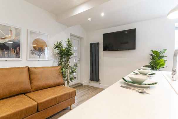 1 bedroom in a house share to rent - Photo 1