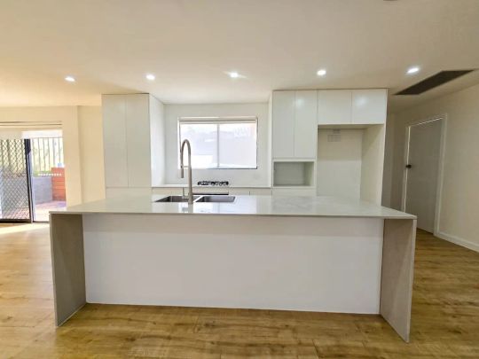 “Stylish Family Living in a Peaceful Location” - Photo 1