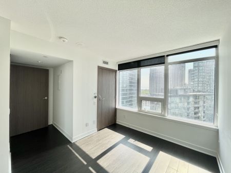 For Lease - 19 Bathurst Street Unit# 2012, Toronto, Ontario - Photo 4