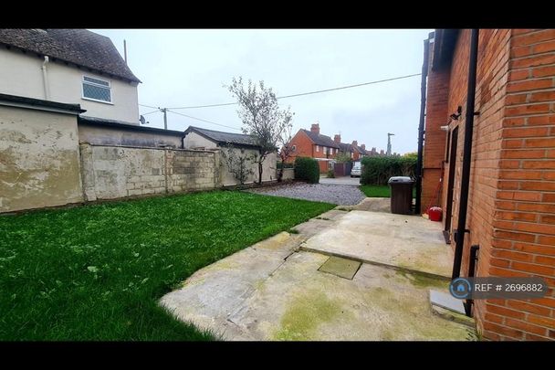 3 bedroom semi-detached house to rent - Photo 1