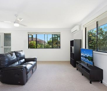 15 Luxor Street, Southport QLD 4215 - House For Rent - $900 | Domain - Photo 6