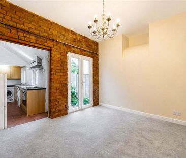 4 bedroom terraced house to rent - Photo 3
