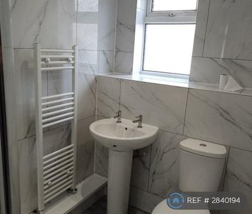 3 bedroom semi-detached house to rent - Photo 6