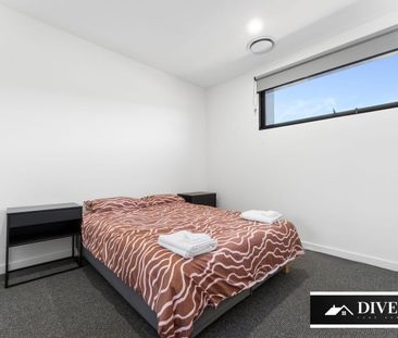 Executive Living at Its Finest – Fully Furnished Townhouse - Photo 5