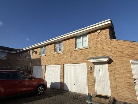 Lloyd Close, Cheltenham, GL51 - Photo 2