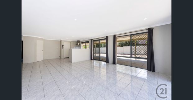 Large Family Home with side access, big backyard and powered workshop - Photo 1