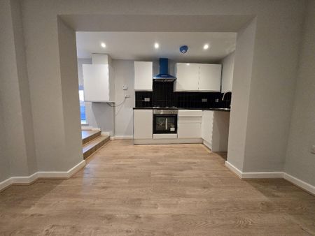 2 bedroom flat to rent - Photo 3