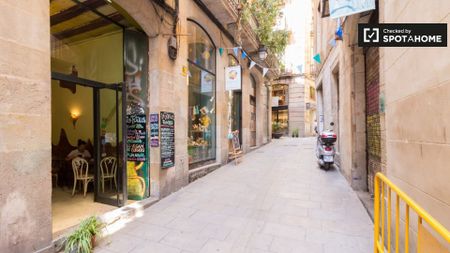 barcelona, Catalonia 08002 - Photo 4