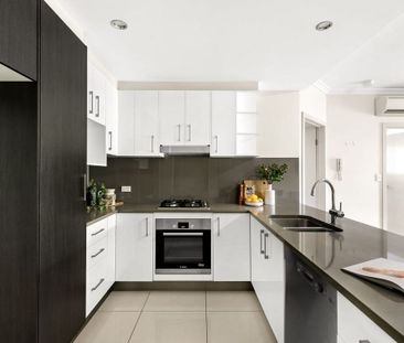 Spacious Two-Bedroom Apartment Close to Nundah Village - Photo 6