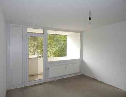 Stop! Großzügige 3,5-Zimmer-Wohnung (WBS) - Photo 1