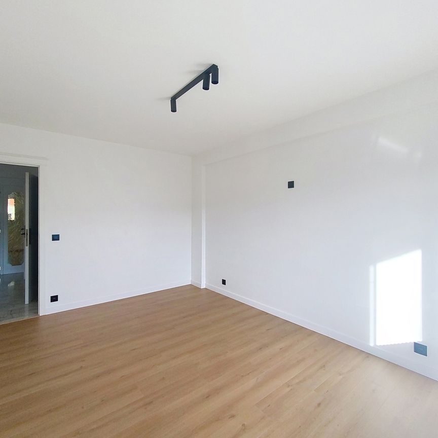 Vernieuwd appartement met 2 kamers centrum Ninove - Photo 1