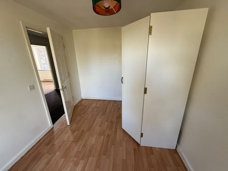 3 Bed Terraced House, Birch Grove, E11 - Photo 4