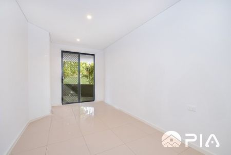 Modern 2 Bedroom Apartment close to amenities! For Lease NOW! - Photo 5