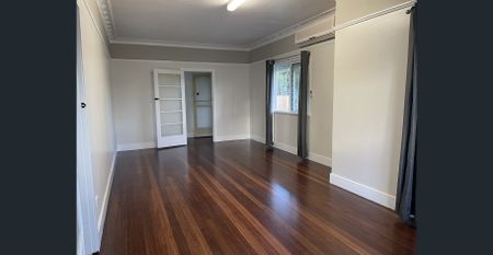 Spacious 3-Bedroom Home with sunroom, Close to School - Photo 2