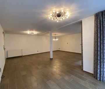 Zeer ruim appartement met 2 slaapkamers in het centrum - Photo 1