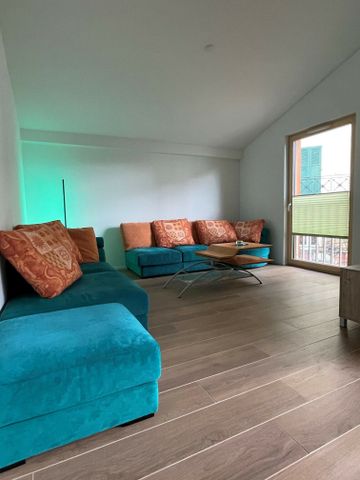 In Montreux, beautiful furnished room with private shower room - Photo 4